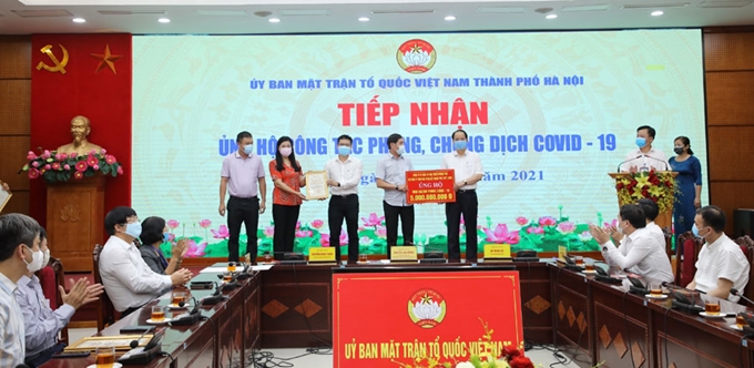 Hanoï poursuite de la collecte de dons pour la lutte contre le COVID-19